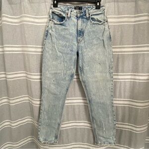 ABERCROMBIE & FITCH / Curve Love High Rise Mom Jean Acid Washed Size 27/4R